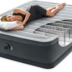 Intex Comfort Plush Hoog Luchtbed - Queensize - Ingebouwde Elektrische Pomp 15 Intex Comfort Plush Hoog Luchtbed - Queensize - Ingebouwde Elektrische Pomp -Uitrusting Voor Buiten Verkoop 2024 1320 1900 64414 inuse3 2023 300